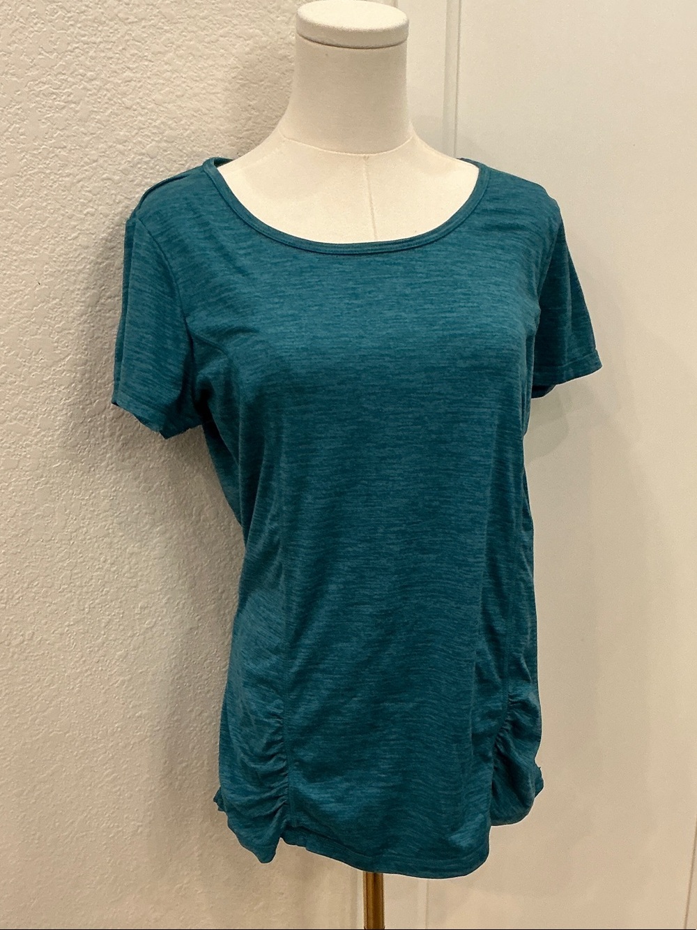 GAIAM Teal Short Sleeve Ruched Hem Tee